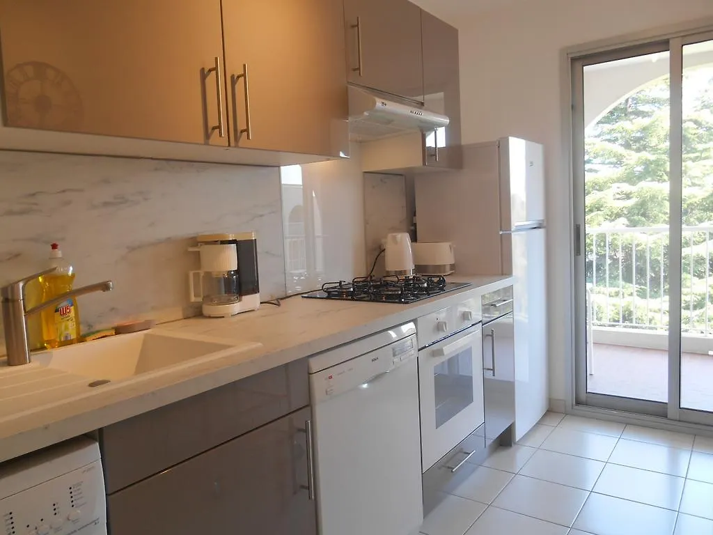 Appartement Les Pres Fleuris - Vacances Cote D'Azur Mandelieu-la-Napoule 0*,  France
